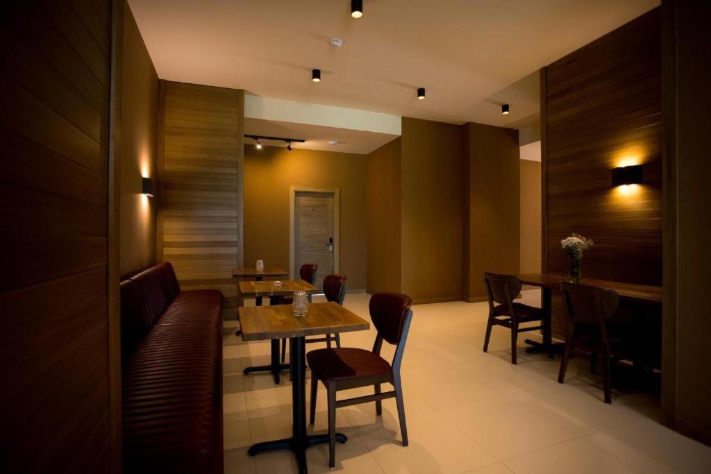 Sky Hotel Шкодер Екстер'єр фото